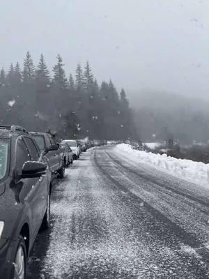 Snoqualmie pass  #pseattlecheck #seattlewashington #pnw #winterwonderland #seattle #christmas #merrychristmas #leavenworth #winterfest #