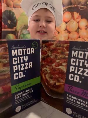 Let’s make a delicous pizza!! @Motor City Pizza Co. #PizzaLovers #PizzaTime  #PizzaNight #DetroitStylePizza #PizzaParty #PizzaPerfection #GameDayEats #FootballFood #GameDaySnacks #TailgateFood #SquaringisCaring #SquareisCool #SquareUp #FootballSeason #TailgateParty #MotorCityPizza #NationalPizzaMonth