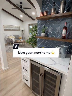 Ring in the new year with a new home ⭐️ Schedule a free consultation using the link in my bio 🏡 Listing courtesy of Gentry Real Estate #arizonarealtor #arizonahomes #buyahome #homeshopping #hometour #renovatedhome #poolhome