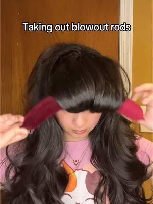 Taking out blowout rods #fyp #trending #blowoututorial #blowout #blowoutroutine #blowoutrods #blowoutroutine 