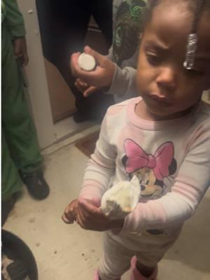 Yall she thought hers was dirty but it was just cooking a little bit 😂😂😂😂 #toddler #2yearoltoddler #toddlersoftiktok #toddlertok #toddlerlife #toddlersbelike 