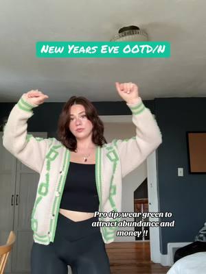 Happy new years everyone !! May this be your most abundant and free year yet. #creatorsearchinsights #womensootd #OOTD #newyearseveoutfit #newyears #sweater #womenssweater #ootn 