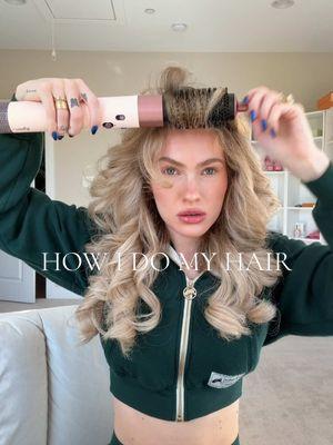 My fav way to do a blowout 💆🏼‍♀️✨🎀🪩 this lasts me like 4-5 days and it looks soooo good every single time #fyp #hairtok #hair #dyson #airwrap #blowoututorial #curls #blowdry #athomeblowout #howidomyhair #volumehair #voluminoushair #bighair #hairproducts 