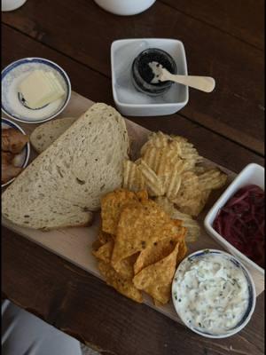 New Year’s Eve snack before we head out for caviar-less festivities. 2024 turned me into a caviar fiend thanks to @DANIELLE lol. #Caviar #TinnedFish #SnackBoard 