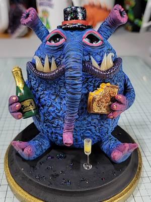 Happy new year's eve #coffeeandmonsters #artist #cosclayusa #whimsicalart #sculpture #polymerclay #polymerclaycreations #sculptor #funart #newyear 