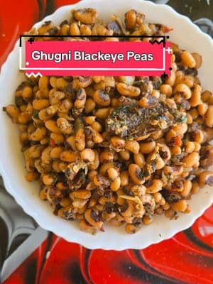 Ghugni made with Blackeye Peas. A perfect snack when you're hungry😋Eating black-eyed peas on New Year's Day (or shortly after midnight on New Year's Eve) is thought to bring prosperity and good luck to those who partake. Feel free to comment below and let me know your tradition for New Years🙏 #trinichef #ghugni #blackeyepeas #newyears #world #usa_tiktok #trinitiktok #trinidad #caribbeantiktokeurs #caribbean #guyana #triniintexas #triniinhouston #trinidadandtobago #Canada #toronto #tobago #snack #trinibites #trinifood #Recipe #jamaica #blackeyedpeas #vegan #healthy #peas #happynewyear #food #ryansweethand #islandfood #prosperity #luck #positivevibes #positive 