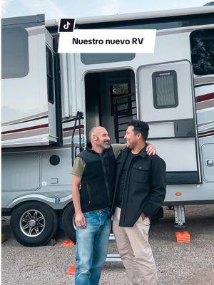 Replying to @aviles0624  ✨ este fue el primer video que grabé en la nueva casa rodante. El momento que la vimos, supimos que era nuestro nuevo hogar. #rvlife #casarodante #rvtour #carlosdia #nuevohogar 