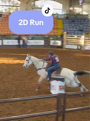 Ran the 2D at Cowtown💖🦄 #cowtowncoliseum #fortworth #barrelracer #northside #dapplegray #smartack #mastersaddles #ranchdressin #rodeo #turnandburn #barrelhorse 