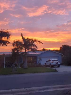 ok Florida, pop off ✨ no filter needed #sunset #floridacheck #floridasunset #floridalife #sunsets #beachlife #newbeginnings #beautiful #mothernature #eastcoast #centralflorida #spacecoast #lovewhereyoulive #magichour #sunsetvibes #sky #inlove #fyp #newyear #2025 