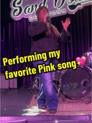 Dropped into my KJ friends showcase omw home from work to perform a song I had never sung out before …but I do believe I shall be performing it again🥰🎙️💖💫✨  #glitterintheair #pink #coversong #showcase #vegasmusic #freemontstreet #vocalist #therealameliarose #hny2025 