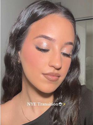 Comment for the tutorial!!🪩✨ #transition #makeuptransition #makeuptransformation #makeup #nye #nyemakeup #nyemakeuplook #nyemakeuptutorial #nyemakeupinspo 