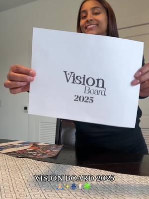 hoy, como último día del año manifiesto todo lo que quiero para mi 2025!🙏🏼✨🕯️🪬🍀🧿#mena19 #fyp #xyzbca #visionboard #2025 #visionboard2025 #manifesting #yesican 