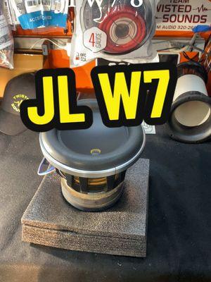 Testing out the JL Audio W7 anniversary edition 8 inch sub#teamtwistedsounds #jlaudio #install #caraudiosystem #subwoofer #ddx #sundownaudio #bassheads #oldschool #cartok #basstok 