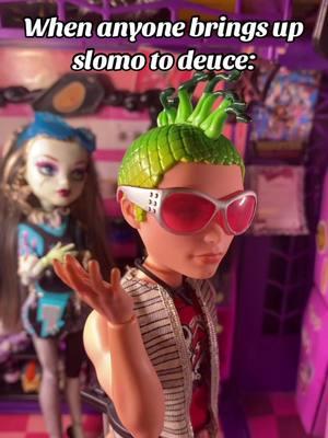 I gave him head trauma #monsterhigh #dolltok #monsterhighdoll #dollskit #urbanmonsterhigh #slomoxdeuce 