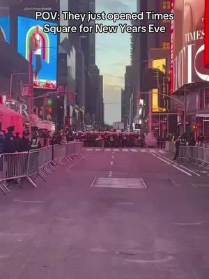 Running into 2025 like… ⏰🎉 via @Jonathan Bennett live from Times Square! #NYC #NYbucketlist 