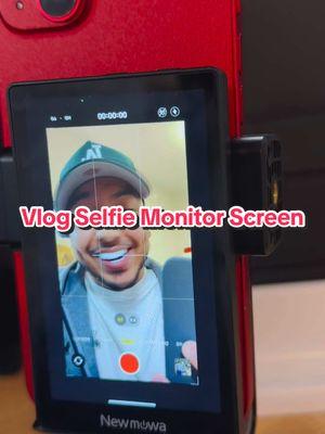 This Vlog Selfie Monitor Screen from Newoma is FIRE 🔥 #tikshopfinds #tiktokshopholidaydeals #backcameramonitor #newmoma #selfiemonitorscreen #backcamerahack #contentcreator #videogear 