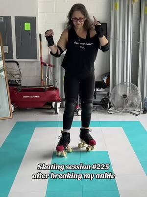 Trying a little mind bender move from roller.doc  after watching mountain.pony. The small pivot need some work as the injured ankle needs more time to learn and follow. #injuredrollerskater #healedanklefracture #trimalleolarfracturerecovery #trimalleolarfracture #rollerskatingafter40 #injuredrollerskaterclub #brokenankle 