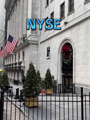 #nyse #newyearseve #wallstreet #NYSE #manhattan #tradition singing wait till the sun shines Nelly on the New York Stock Exchange 2024 an annual tradition. This year we honor Author author how do you spell it Arthur  Cashin RIP 🙏🏼❤️