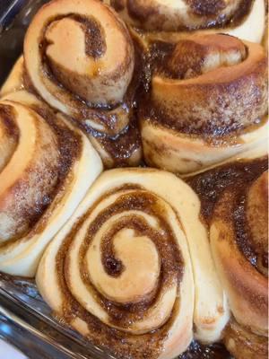 my favorite nye tradition🫶 #cinnamonroll #cinnamonrolls #cinnamonrollrecipe #breadmachine #breadmachinerecipes #easybaking #easybake #homebaking #homebaker #homemade #cinnamonbuns #homemadecinnamonrolls 