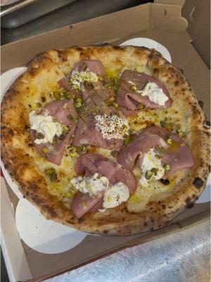 MORTADELLA, STRACIATELLA & PISTACHIO 🍕🤍🤩💚🔥💯🎉🙌🏻 . . . .  #Chef #food #pizzagram #Foodie #cheflife #instafood #cooking #restaurant #pizzanapoletana #foodphotography #yummy #FoodLover #delicious #foodblogger #juangpizza #gourmet #dinner #gastronomia #instagood #foodgasm #dailypizza #foodstagram #foodies #tasty #kitchen #woodfirepizza #eat #lunch #chefsofinstagram #bhfyp 