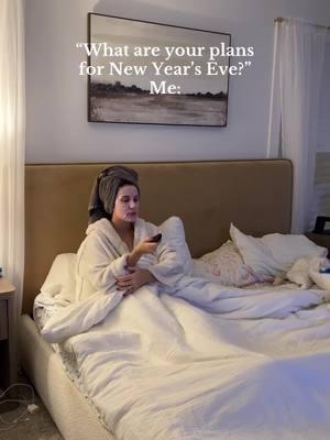 My happy place! Face mask, my bed and love island 💋 Happy New Years Eve! Ily guys! See you in 2025;) #newyearseveoutfit #newyears #newyearseveplans #newyears #2025 #pregnant 