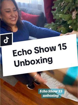 ¡Abriendo el Echo Show 15! En estas fiestas Navideñas recibí este super regalo y quiero que lo veas . Esta pantalla inteligente es perfecta para mantener a mi familia organizada y entretenida. ¿Quieren que les muestre cómo uso las funciones de Alexa para organizar mi día? ¡Díganmelo en los comentarios! #echoshow15 #echoshow #amazondevices #unboxing 