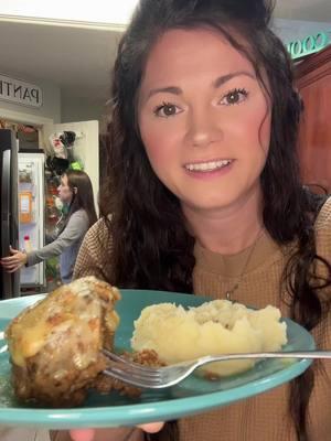 Crockpot French onion meatloaf for NYE dinner!! #newyear #dinner #DinnerIdeas #recipes #supper #meatloaf #EasyRecipe 