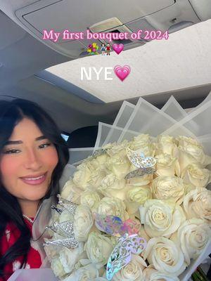 HAPPY NEW YEARS EVE MY LOVES!!💗🎀So grateful for each and every one of you! We almost made it to 50K besties this year!😭💞#fyp #flowers #newyearseve #newyear #roses #whiteroses #beauty #makeup #blackhair #cute #foryoupage #foryou #rosas #ramobuchon #boyf #Love 