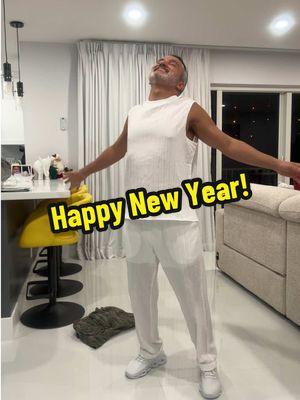 Guys, I'm a little rusty with these videos, but I wanted to show you the outfit I'm going to wear on New Year's Eve! Happy New Year!  #antoniojunior449 #newyear #outfit #iamback 