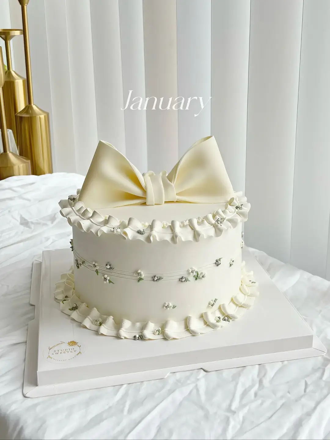 Thank you to every client who trusted us with their special day this year. It means so much to us to be a small part of your celebrations 💗  More piping videos to come in 2025! #studiosweetly #vintageheartcake #cakedecorating #customcakes #creatorsearchinsights #aesthetic 