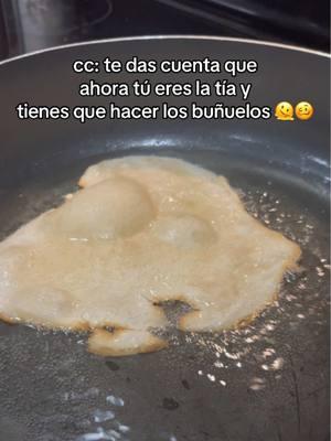 Miramos y no juzgamos 🙈 #bunuelos #buñuelos #buñueloscaseros #thenewtias #mexicantraditions #mexicansbelike 