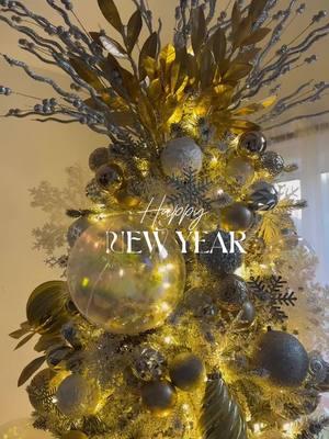 Mesa para Año nuevo #decoracion #mesa #tabledecor #tabledecoration #decoration #table #christmas #newyear #newyearseve #anonuevo #2025 #2024decorideas #decoracionesdefiestas 