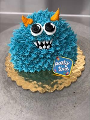 The monster is my fave 💙 #cake #cakedecorating #cakeinspo #caketok #cupcake #CapCut 