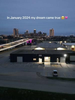 It’s a silly little dream until it’s not 🥹 Si se puede!!! 😭🇲🇽 #fyp #fy #allwomensgym #latinaentrepreneur #mexicana #orgullomexicano #fortworthtexas #dfw #downtownfortworth 