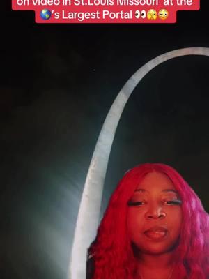 #greenscreenvideo #greenscreen The 🌎’s Largest Portal The St.Louis Arch 🤔 And a 🛸 chase and pursuit right before your 👀’s  ⚠️Watch at Your Own Risk ⚠️#queenology👑 #fypシ゚viral #portalseries #portals2025 #stlouisarch #fyppppppppppppppppppppppp #unexplainedphenomenon #🛸chase##chase #diorbags #diorbag #viralvideo #alientok #breakingnews #ufosighting #worldnews #ufo 