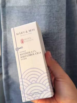 Formulated with tranexamic acid and glutathione, this brightening eye cream targets dark circles, dark spots, and blemishes for more radiant skin. @Mary&May Official As it contains Vitamin C which improves skin spots and helps produce collagen. Clinically proven 15% reduction in dark spots and freckles after 2 weeks of use. Dermatologically tested Link de Amazon aquí y en mi perfil O + https://www.amazon.com/stores/ MaryMay/page/AA977EC4- AAE4-4552-882D-47EAF3FC3887?ref_=ast_bln #marynmay #marynmayinseoul #seouledition #seoulserum #cleanbeauty #believeintruth #marynmayserum #crueltyfreebeauty #veganbeauty #skincareroutine #koreanskincare #kbeauty #koreanbeauty #serum #skincare #porereduction #retinol #bakuchiol #eyecream