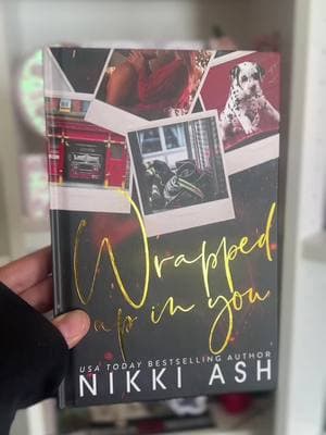 It’s even more beautiful than I thought 😍 #BookTok #specialeditionbooks #nikkiash #wrappedupinyou #fyp @Author Nikki Ash 