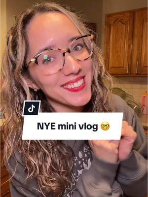 Realistic mom NYE mini vlog #MadeMyYear #nye #newyearseve #realisticmom #realisticmomlife #workingmom #workingmomvlog 