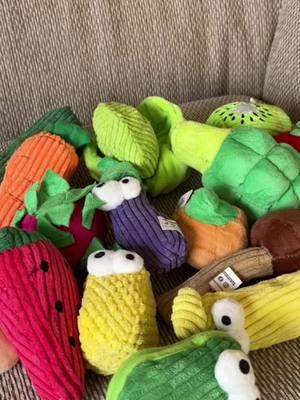 15 pack of toys for the pups for only $25!!?! + a cute crinkle “grocery bag” for all the fruit & veggies!! AND free shipping 👌🏽👌🏽👌🏽 • • • #dogtoys #dogsoftiktok #dogtok #puppies #squeakytoys #tiktokshopcreatorpicks #giftguide 