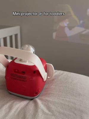 This projector is sooo adorable, & such a cute idea to do with your little one!! #miniprojector #kidsactivity #kidsoftiktok #toddlertoys #kidsprojector#toddleractivity #toddlersoftiktok 