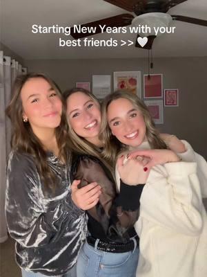 New Years Eve!! 2025!! 🪩🤍 so grateful for my girls ;)) #newyears #newyearsday #newyearseve #BestFriends #nye #2025 #2024 #college #usa #creatorsearch #memories #taylorswift #trio #christiantok #christian @emily !! @Kendall Sain 