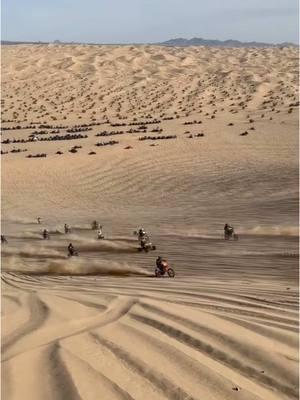 Rideout! #glamis #glamisdunes #glamissanddunes #sanddunes #fyp #viral #glamislife #glamishub #glamisscool #glamisscool #glamisduners #dirtbike #dirtbikes 