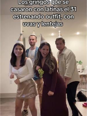 JAJAJA no voy a decir quien los obligó a hacer este video 🤪🇺🇸🇵🇪 #peruanaygringo #gringoylatina #latinaygringo #gringos #latinasbelike #newyear #añonuevo #lentejas #peruanaenusa #latinacontentcreator #internationalcouple #couplegoals #celendipitty 