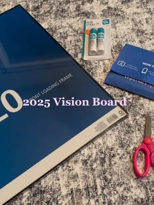 New Years Eve Shenanigans 🩷 .. I pray 2025 is a great year!  #visionboard #visionboard2025 #blackgirlcontentcreator #blackgirltiktok #prayerworks #prayerchangesthings #selfimprovement #regularblackgirltiktok 