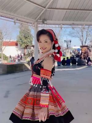 @Kalue Yang #fypシ #foryou #hmong #hmoob #hmongtiktok #hmongnewyear #fresnohmongnewyear #hmongclothes #hluasnkaujhmoob 