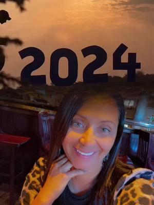 #leavingitallbehind #2024 #goodbye2024 #hello2025 #CapCut #MomsofTikTok #single