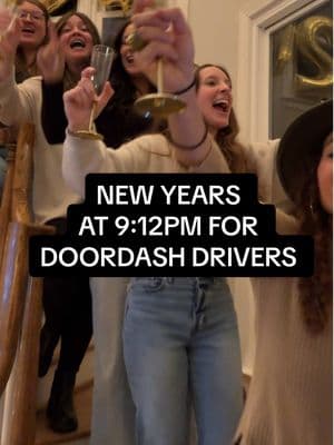 It’s 12:00 somewhere… #nye #newyears #newyearseve #newyearscountdown #doordash #doordashdriver #giveback 