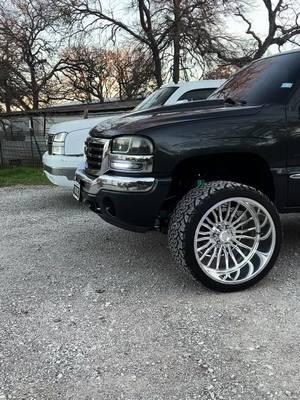 Just two ruined gmt800s ##fyp##jpcustoms##jp5ive3hree##westernhauler##24s##unlimitedconceptstx##twofootas