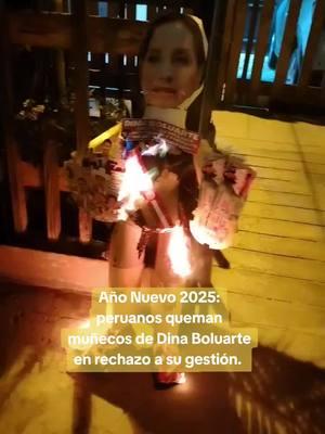 Año Nuevo 2025: peruanos queman muñecos de Dina Boluarte en rechazo a su gestión. #parati #dsnnnoticias #noticiasperu #perunoticias #dinaboluarte 