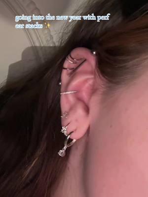 good vibes for 2025 ear curations 🫶 #piercing #piercings #piercingtok #earcuration #earstack #earinspo #foryoupage #foryoupage #jewelry 